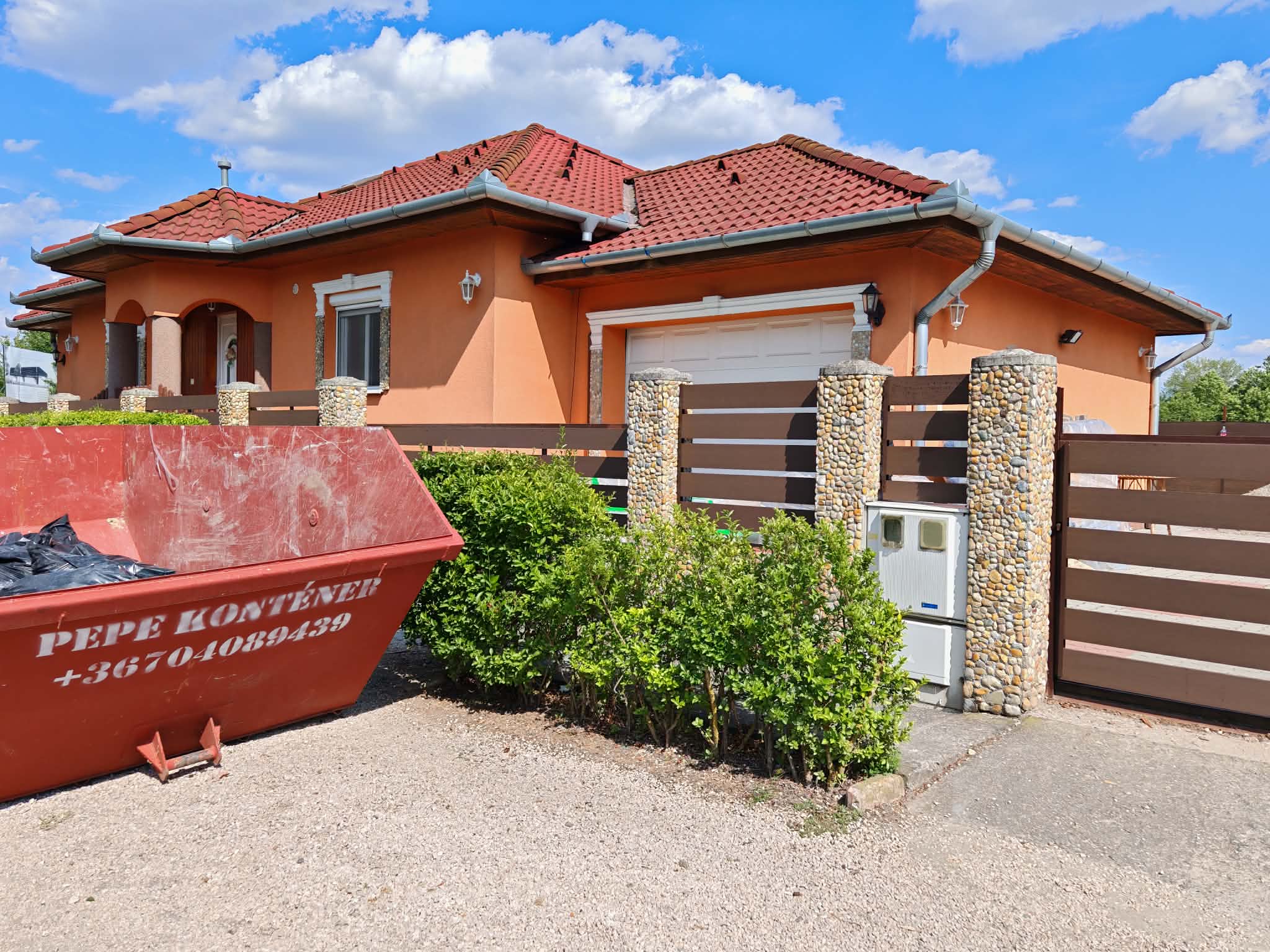 Kerítés szemléltető képe, helyszín nincs megadva