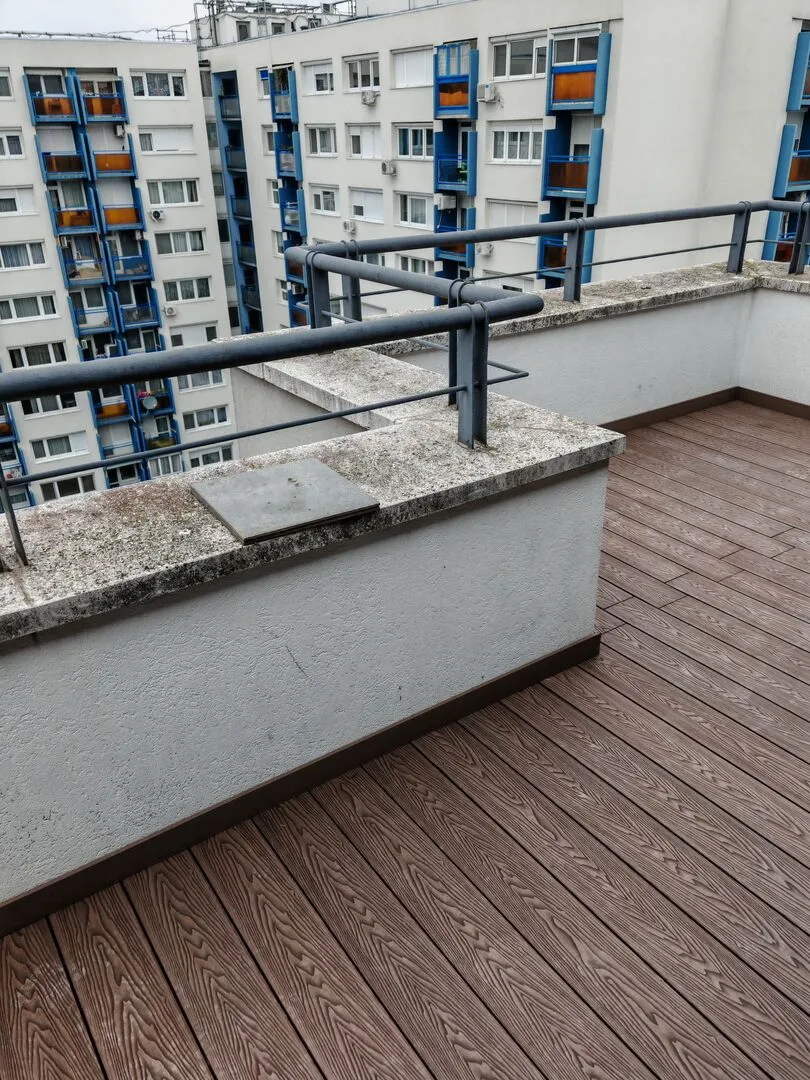 Tetőteraszburkolat szemléltető képe, helyszín nincs megadva